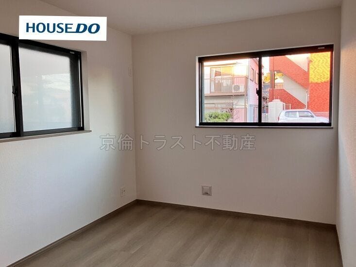 1階納戸約6帖 独立した洋室としてご使用いただけます◎