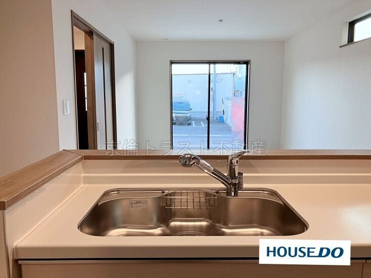 南に向かって南北に広がるLDKは約16帖!