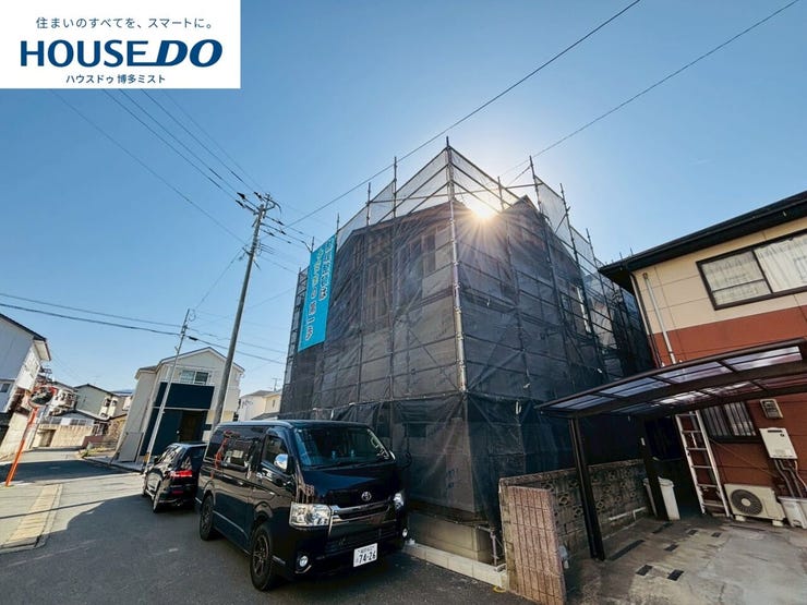 【現地見学会 開催中】実際に現地へ行き、お子様と一緒に小学校までの経路を確認したり、近隣の同施工会社の完成物件へ行き完成後の雰囲気を体感したりといった見学ツアーをしませんか?(1月26日撮影)