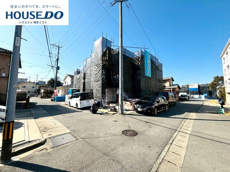 【現地見学会 開催中】実際に現地へ行き、お子様と一緒に小学校までの経路を確認したり、近隣の同施工会社の完成物件へ行き完成後の雰囲気を体感したりといった見学ツアーをしませんか?(1月26日撮影)