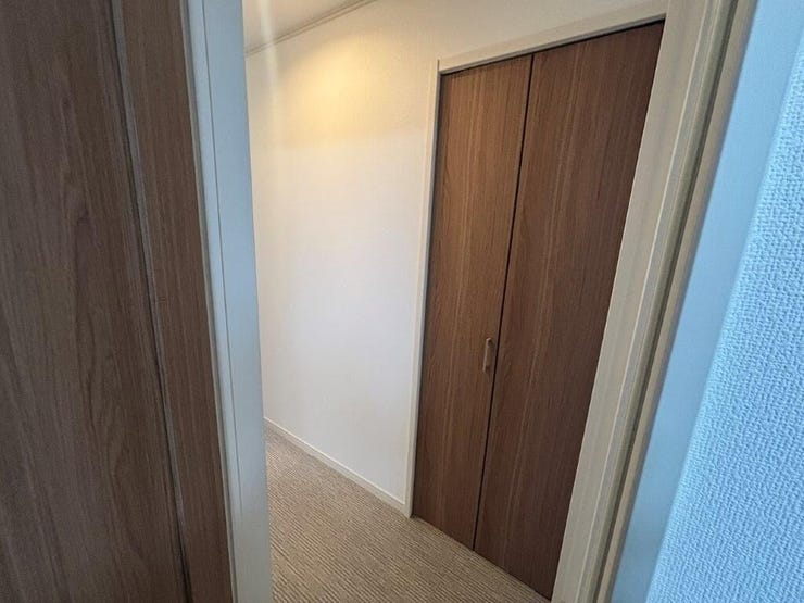 3階には廊下にも収納があり、季節ものや使用頻度の低い小物などをすっきりと片付けことができます!