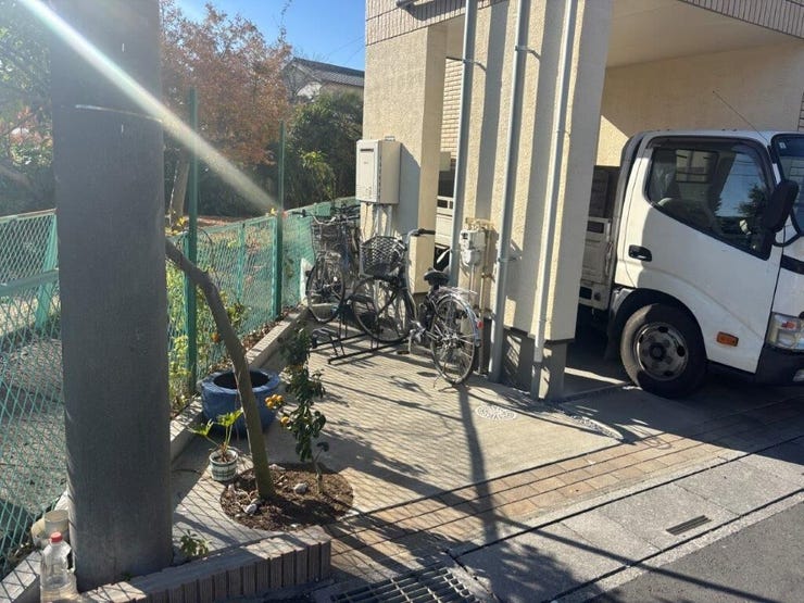 庭には自転車を複数停めるスペースがございます!