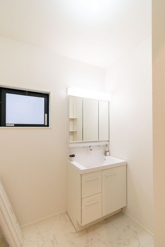 施工例 三面鏡タイプの洗面化粧台☆