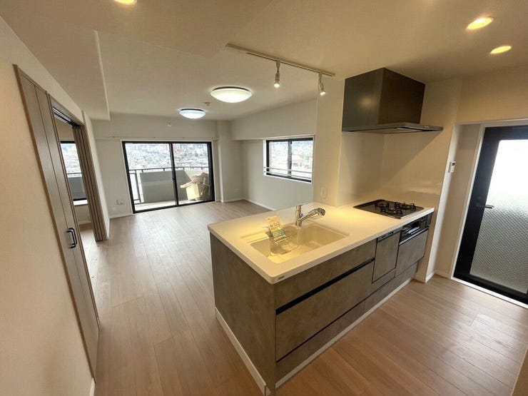 ★2面採光の明るいリビングルーム