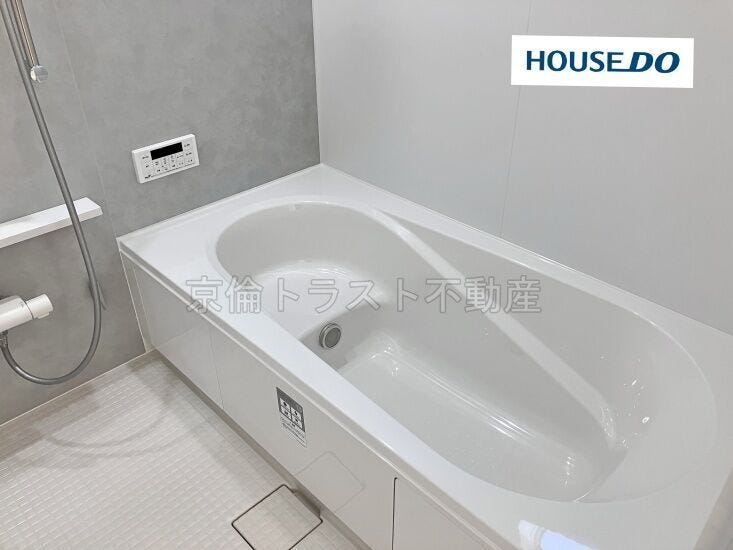 ゆったりサイズのお風呂は一日の疲れを癒やしてくれます!機能的でお手入れもしやすく、きれいに保てます!