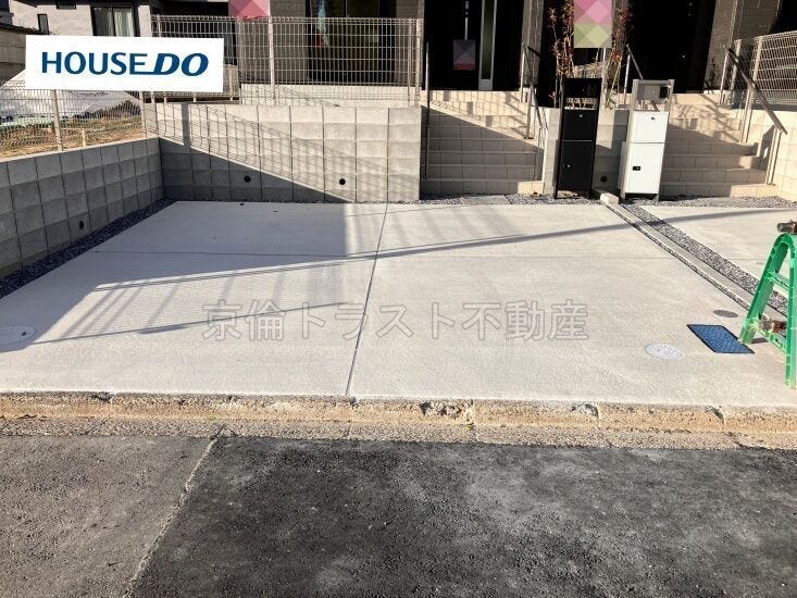 並列で2台の駐車が可能です◎