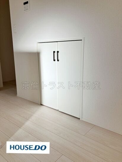 階段下を利用した収納があります!