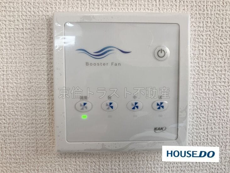 エアコンの冷温風をファンによる吸引でムラなくお部屋に行きわたらせます。