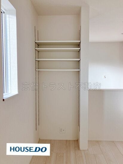 フリースペースに可動棚のシェルフがあります◎