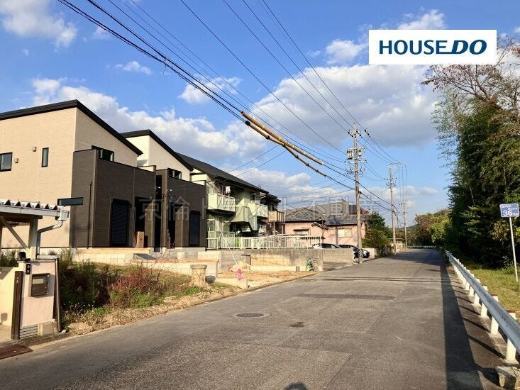 南側道路に面し、建物がないので陽当たり良好です!