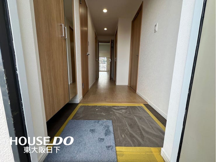 玄関:玄関から真っ直ぐ見通せる廊下です!