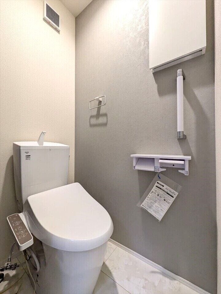 【同社施工例】2箇所あるトイレは快適な温水洗浄便座付き