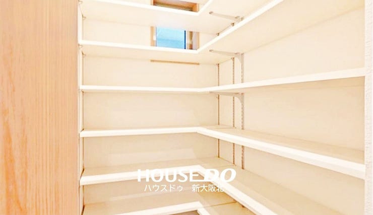 ■玄関の収納はすべて可動棚なのでお好みのレイアウトに変更してお使いいただけます◎