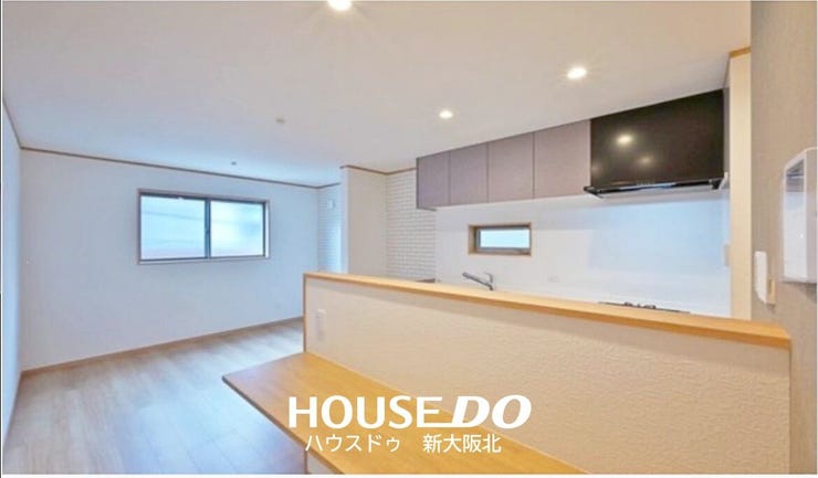 ■カウンターにチェアを置いてカフェのようなおしゃれな雰囲気も演出できるリビングです♪