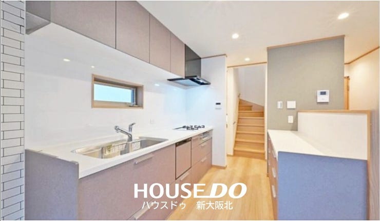 ■作業スペースが広く使い勝手の良さそうなキッチンです♪
■スライド式で食器の出し入れがしやすい食器洗浄乾燥機付き◎