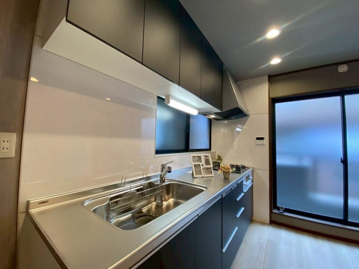 キッチンスペースもひろびろ♪
黒のクロスで汚れも心配いらない