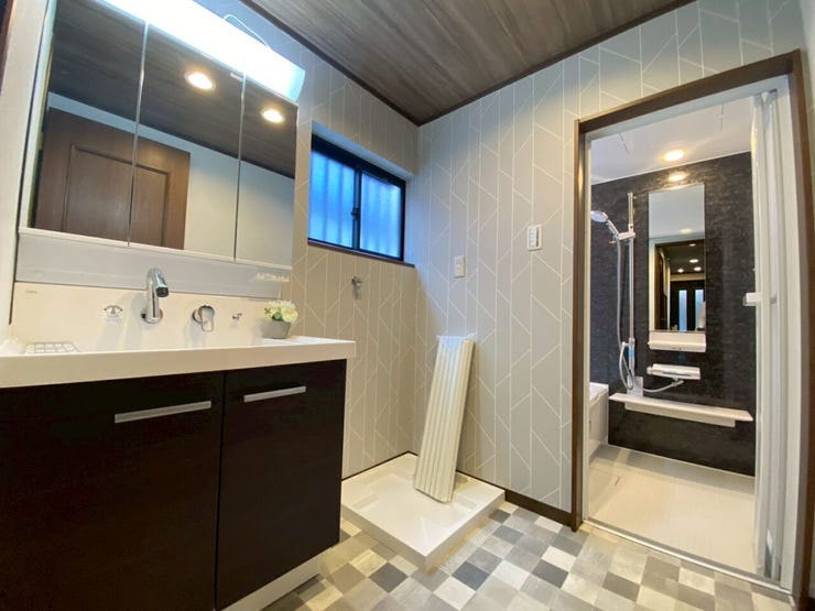 洗面スペースも広め!洗面台も家族と並んで使用できます♪