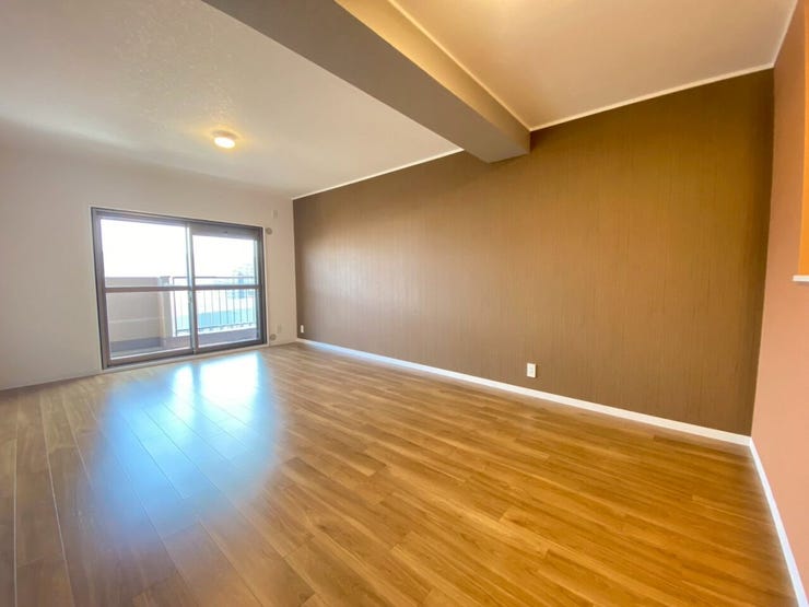 大きな壁掛けテレビも置いてもいいですね
広くて家具のレイアウトもしやすい♪