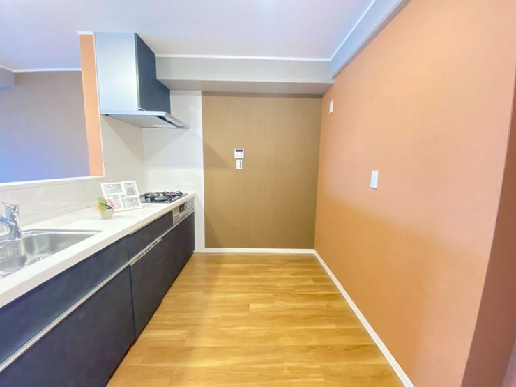 キッチンスペース広々としております♪
ご家族並んでお料理を楽しんでいただけます♪