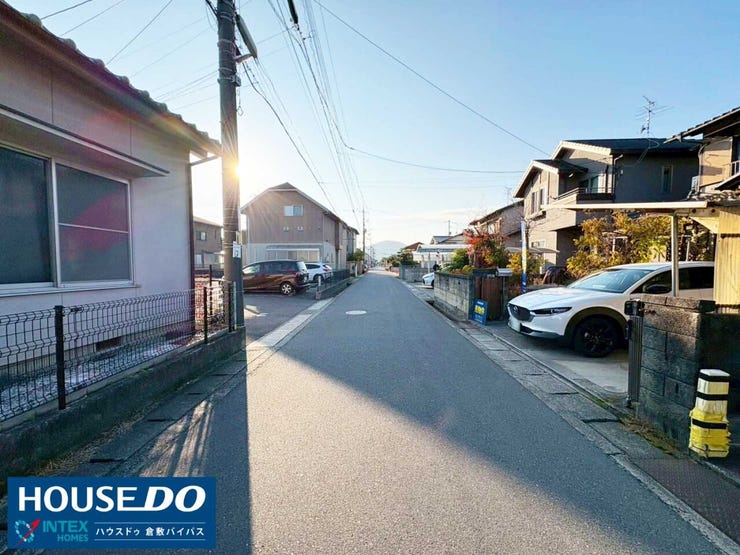 【毎日の暮らしを軽やかに】
スーパーまで徒歩8分、ドラッグストアまで徒歩3分と、お買い物に困らない便利な立地!銀行も徒歩圏内で、忙しい家事の合間にも用事をパッと済ませられるのが嬉しいですね◎