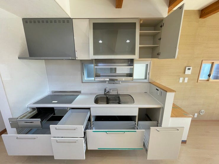 ◇収納豊富で更に電動昇降棚付き♪