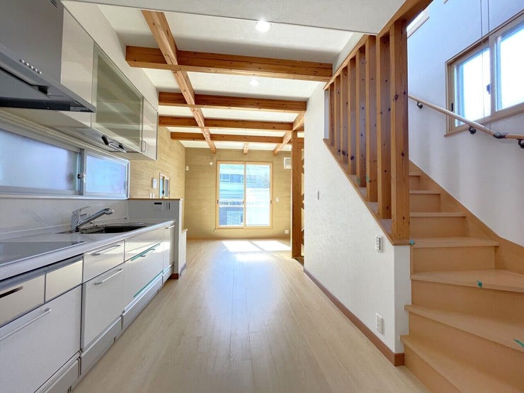 ◇リビング階段で生活動線が短くなり快適に♪更にご家族とのコミュニケーションも取りやすくなります♪