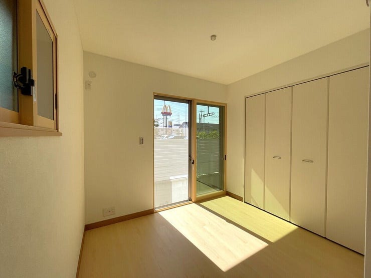 ◇1階納戸
収納&窓付きで様々な用途に使えそうです♪