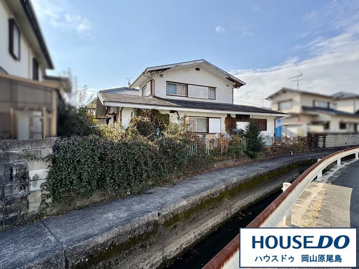 敷地北側に建物がなく解放的な空間となっています。