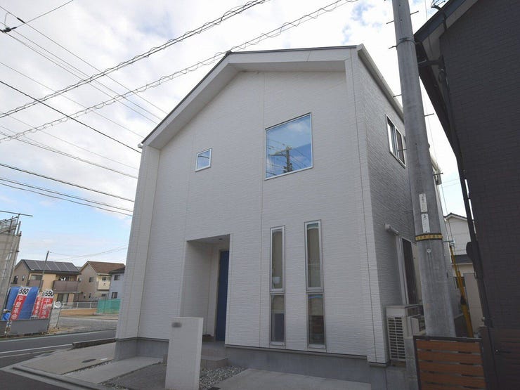 外観を南西側より撮影