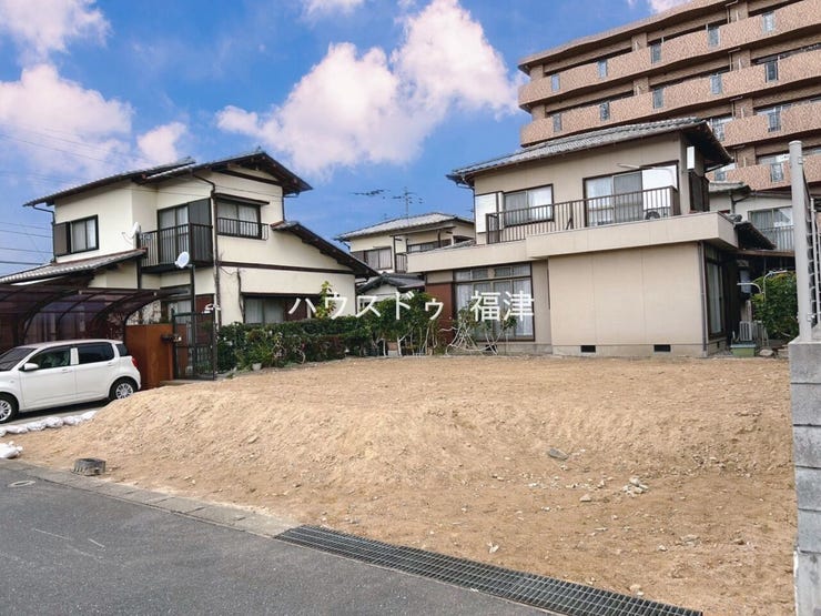 未完成物件は立地を確認後、
同メーカーが建てたお家をご案内♪
《古賀市天神4丁目 新築戸建》
