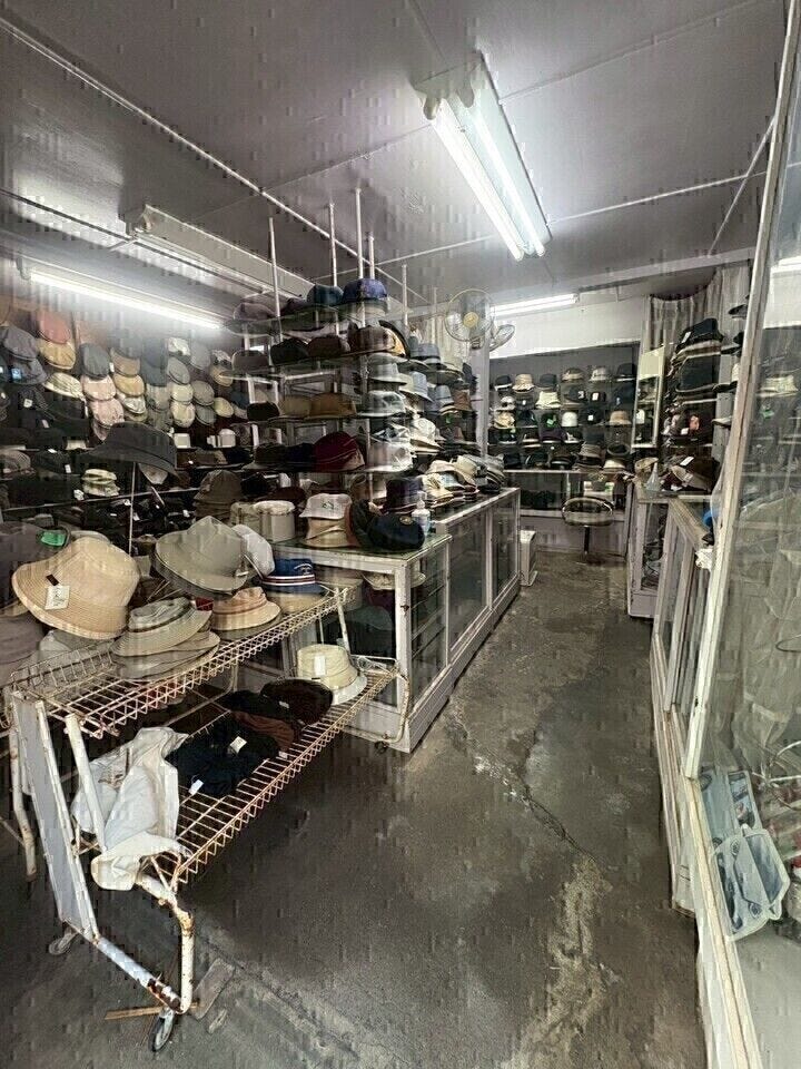 1階店舗部分♪
広さもあるので作業スペースや事務所、物販など様々な用途でご利用可能です!