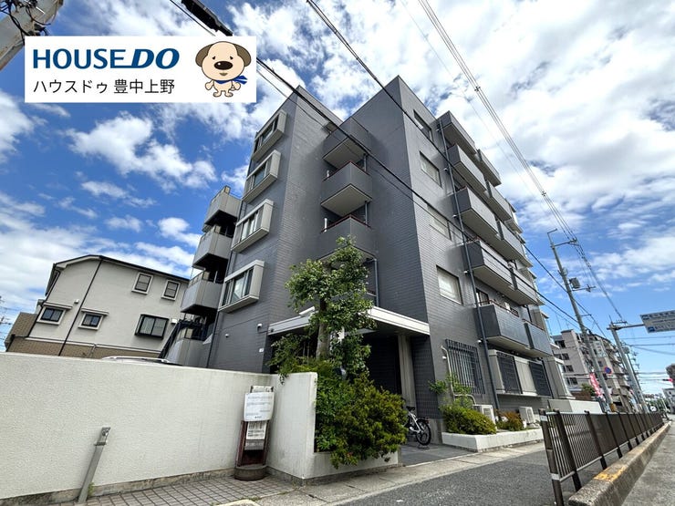 阪急宝塚線「豊中」駅から徒歩約15分の便利な立地。エントランスはオートロック付きで安心のセキュリティ。ペット飼育も相談可能な魅力的な物件です!