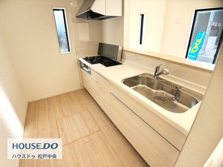 ◎キッチン(2/22撮影)
対面と壁付の両方を組み合わせたキッチンになっているので、ご家族も身近に感じられ、お料理にも集中できます!