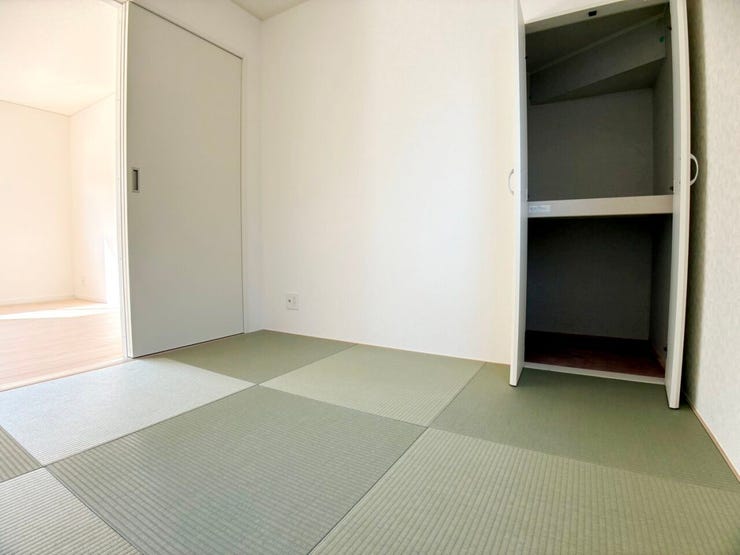 ◎和室(2/22撮影)
和室の収納は押入れに。ご来客用のお布団の収納にも重宝します。クローゼットとは違う収納しやすさがありますね。