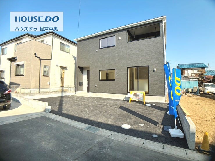 【外観】
◎外観(2/22撮影)
【建物完成!ご見学可能です!】
◆東武野田線「六実」駅 歩10分!
◆買物施設至近!子育て環境良好◎
◆お子様の学校は、六実第二小学校・六実中学校