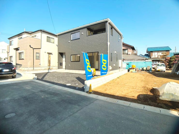 ◎カースペース(2/22撮影)
【南側カースペースで日当たり良好◎】
車は2台駐車可能!駐車が苦手な方も安心してゆっくりと駐車できます!