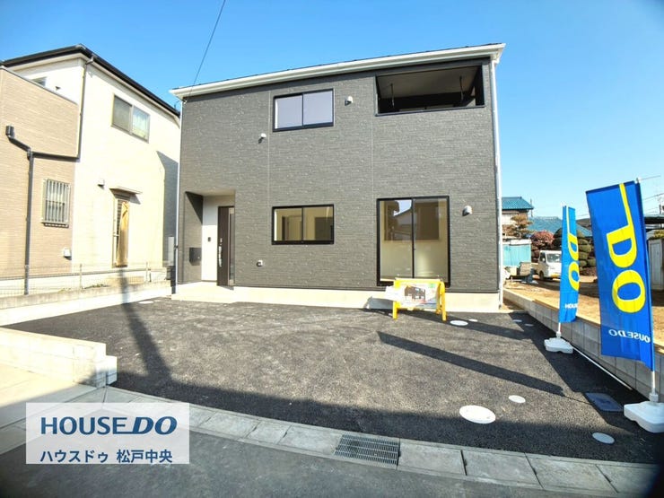 ◎外観(2/22撮影)
南道路の整形地◎
2階の洋室は全室6帖以上とゆとりある間取りに!
リビング横には和室付き!ほっこりできる和室でくつろぎのひとときを♪