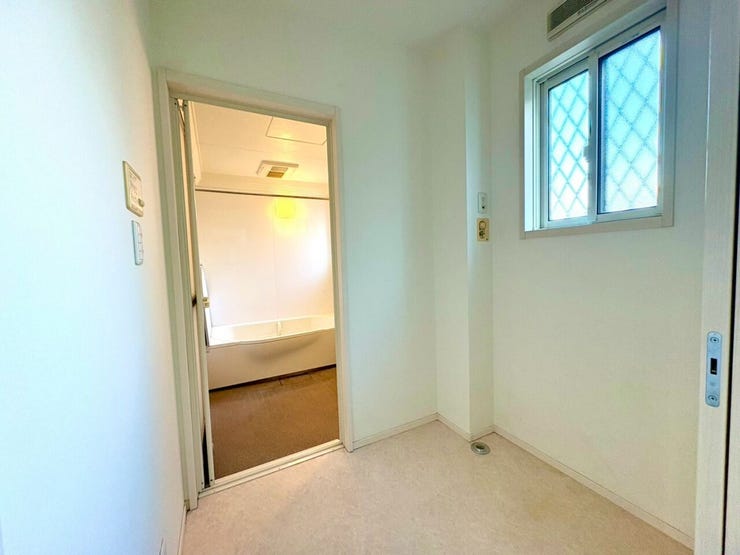 広々洗面でお子様がいらっしゃるご家庭にばっちりです