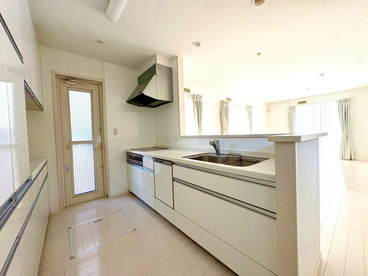 広いキッチンで食洗機ももちろんついております