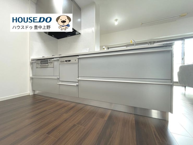 リビングの雰囲気にマッチしたスタイリッシュなシステムキッチンです!