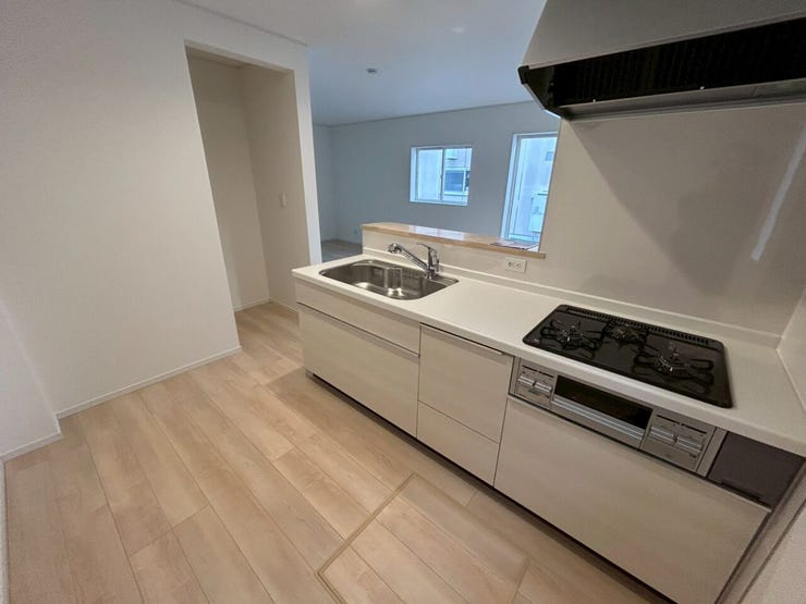 パントリーが嬉しい!
横長の広いリビングを見渡せるキッチン!