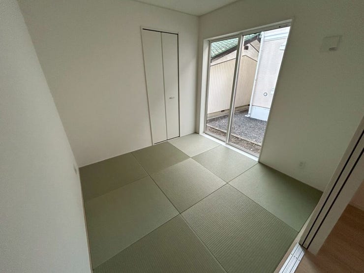 4.5畳のタタミの和室がリビングに併設♪
いろいろな場面で活躍します♪