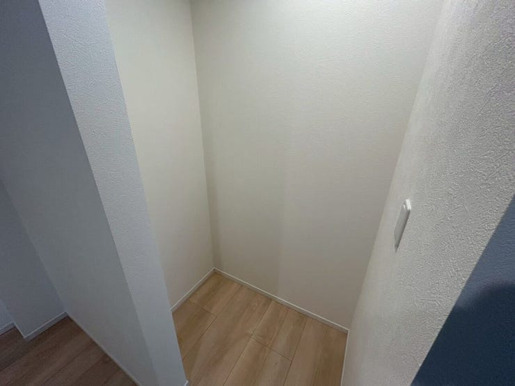 廊下にちょっとした収納スペースがあるととっても便利♪