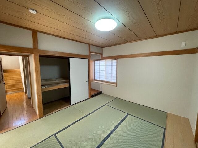 畳の温もりを感じる和室には、季節の飾りを楽しめる床の間を備えています♪