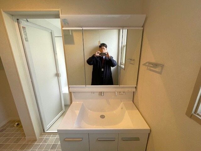 シャワー付き洗面台で日々のお手入れもしやすいです☆