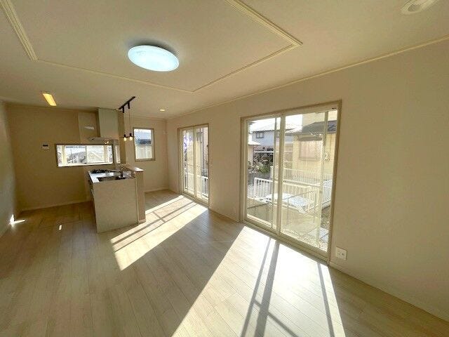 リビングからはお庭を眺めながら過ごすことができます♪