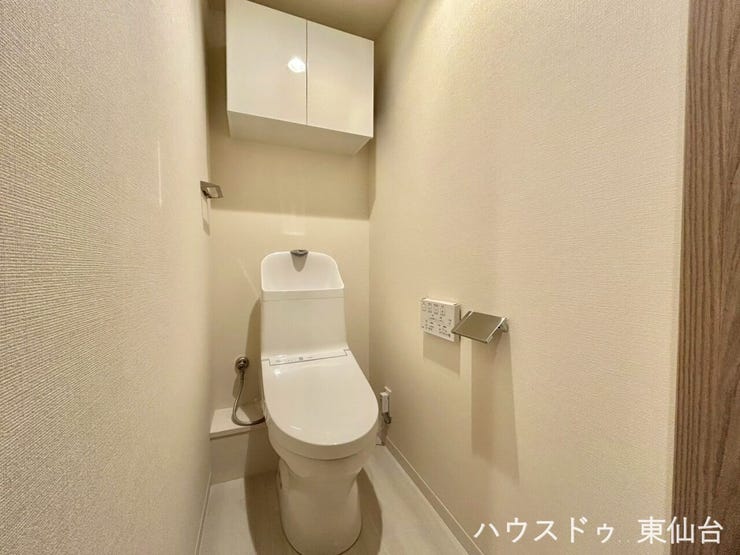 シンプルイズザベストトイレ♪もちろん温水洗浄便座付きです♪