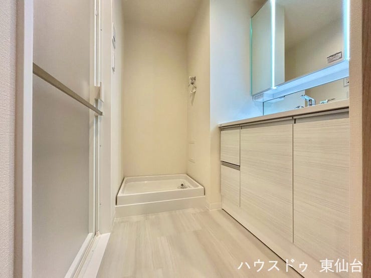 うれしい三面鏡♪ホテルライクな大きな洗面台です♪