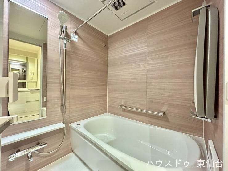 入浴以外はお洗濯物も乾かしてくれる働きもののお風呂です♪