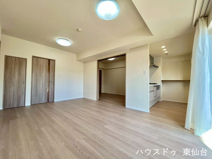 折上げの天井で圧迫感を抑えた技ありのお部屋です♪